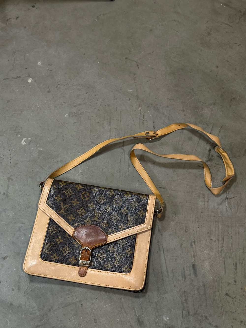 Louis Vuitton Monogram Vintage Crossbody Shoulder Bag Brown Tan – Pre-Owned